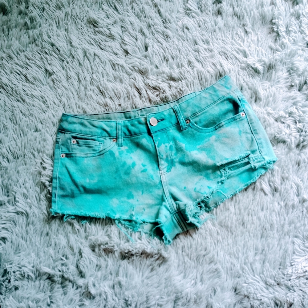 Aqua Tye Dye Distressed Jean Shorts Sz L
